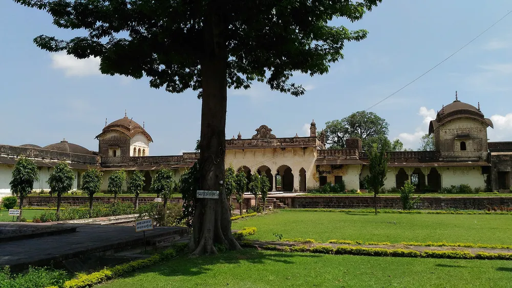 Courtyard and garden at Chaman Mahal, Islamnagar