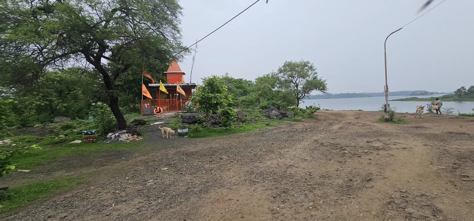 The small saffron temple beside the Kaliasot reservoir