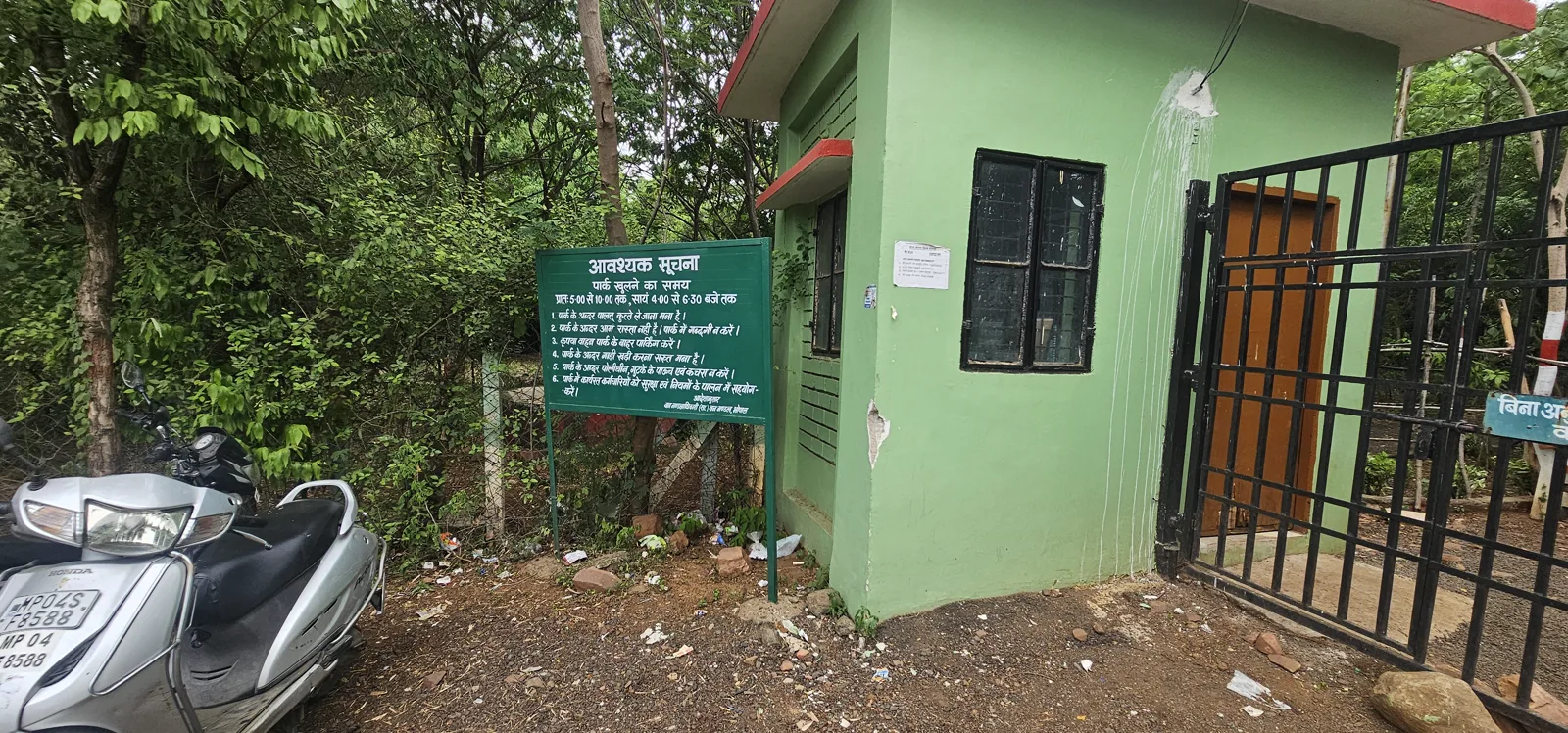 The important-notice board with park rules and timings at Laharpur