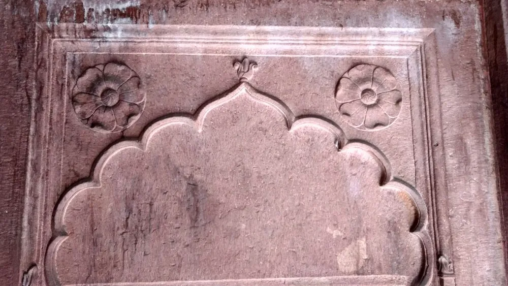 Carved detail on the facade of Moti Masjid, Bhopal