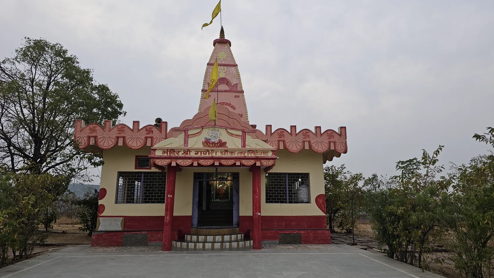 Mandir Shri Ganesh Chowk, the hillside Ganesh temple near Narsinghgarh