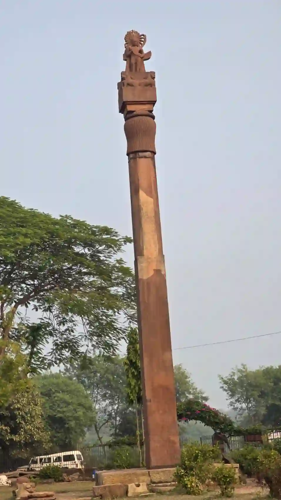 The tall monolithic Garuda pillar at Eran rising against the sky