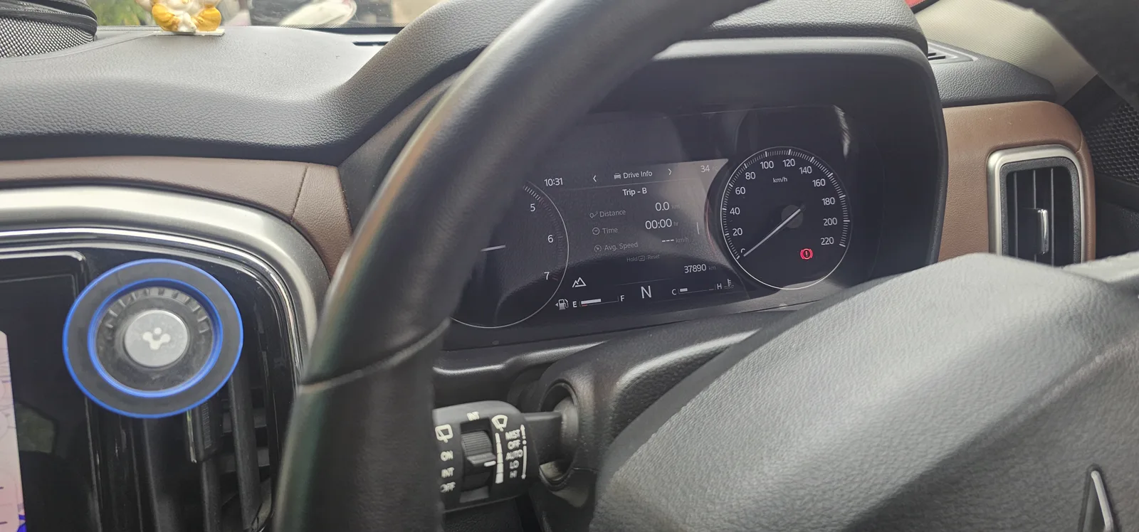 Dashboard view at the start of the Bhopal to Pachmarhi drive
