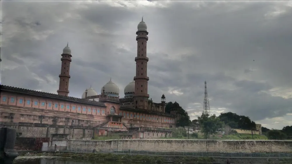 Courtyard and arches of Taj-ul-Masajid