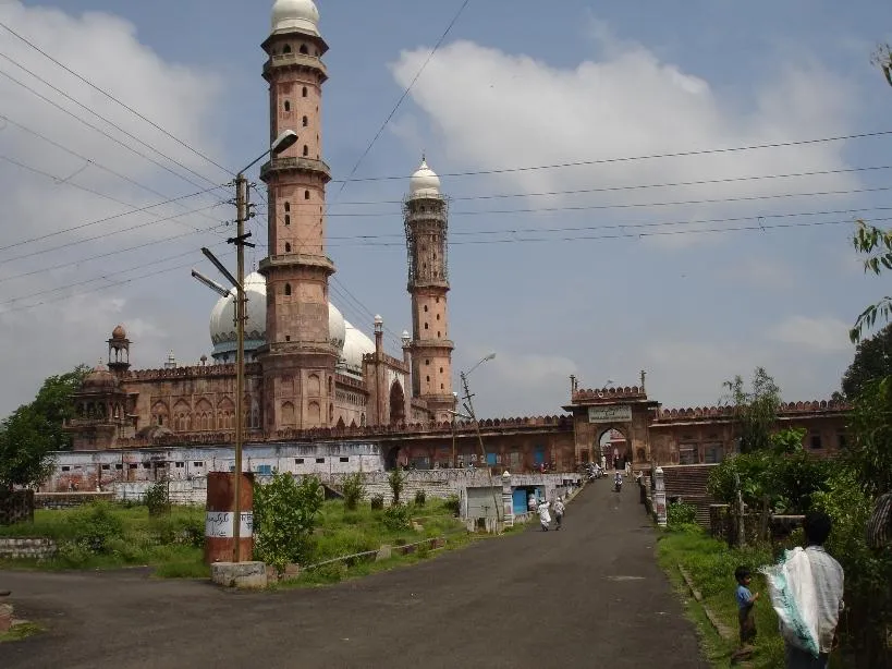 Facade detail of Taj-ul-Masajid, Bhopal